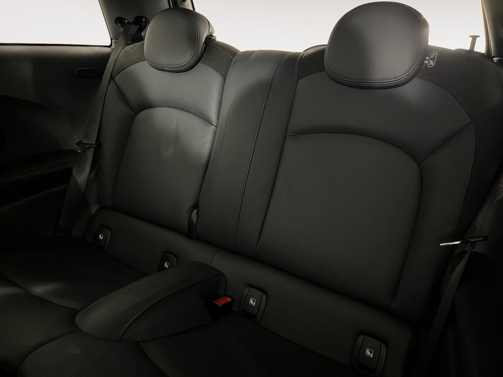 Hvid Mini Cooper SE fra 2021