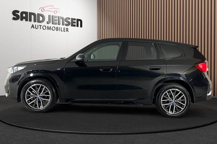 Sort BMW iX1 fra 2025