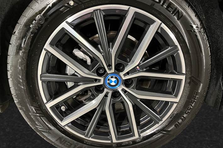 Sort BMW iX1 fra 2025