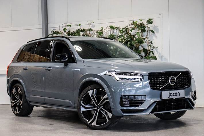 Grå Volvo XC90 fra 2023
