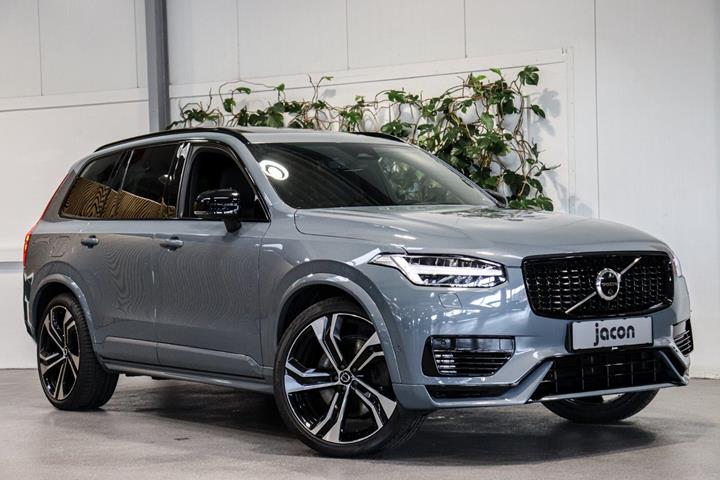 Grå Volvo XC90 fra 2023