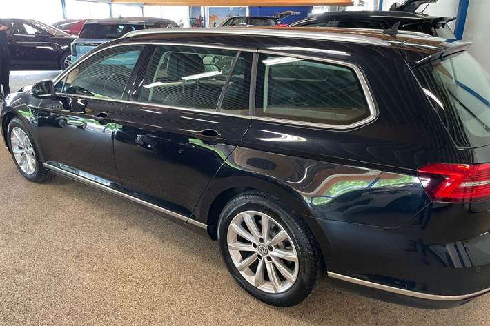 Sort VW Passat fra 2017