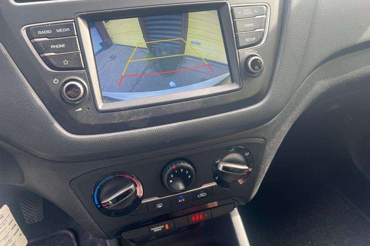 Hvid Hyundai i20 fra 2018