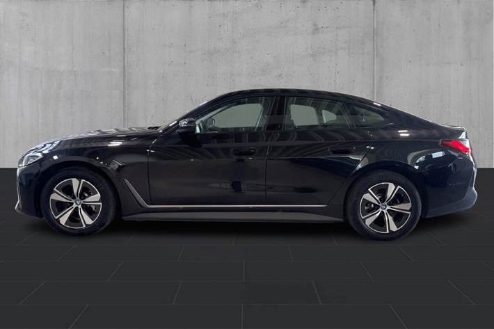 Sort BMW i4 fra 2023
