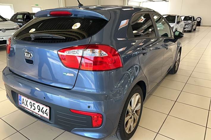 Blå Kia Rio fra 2016