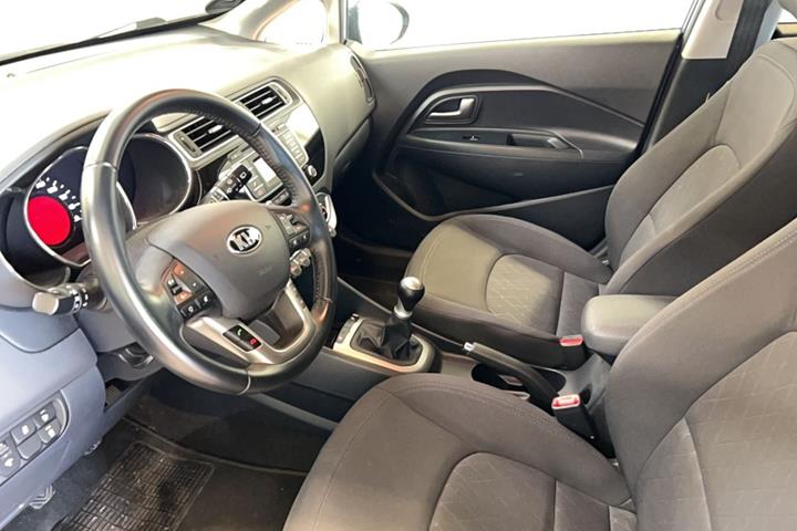 Blå Kia Rio fra 2016