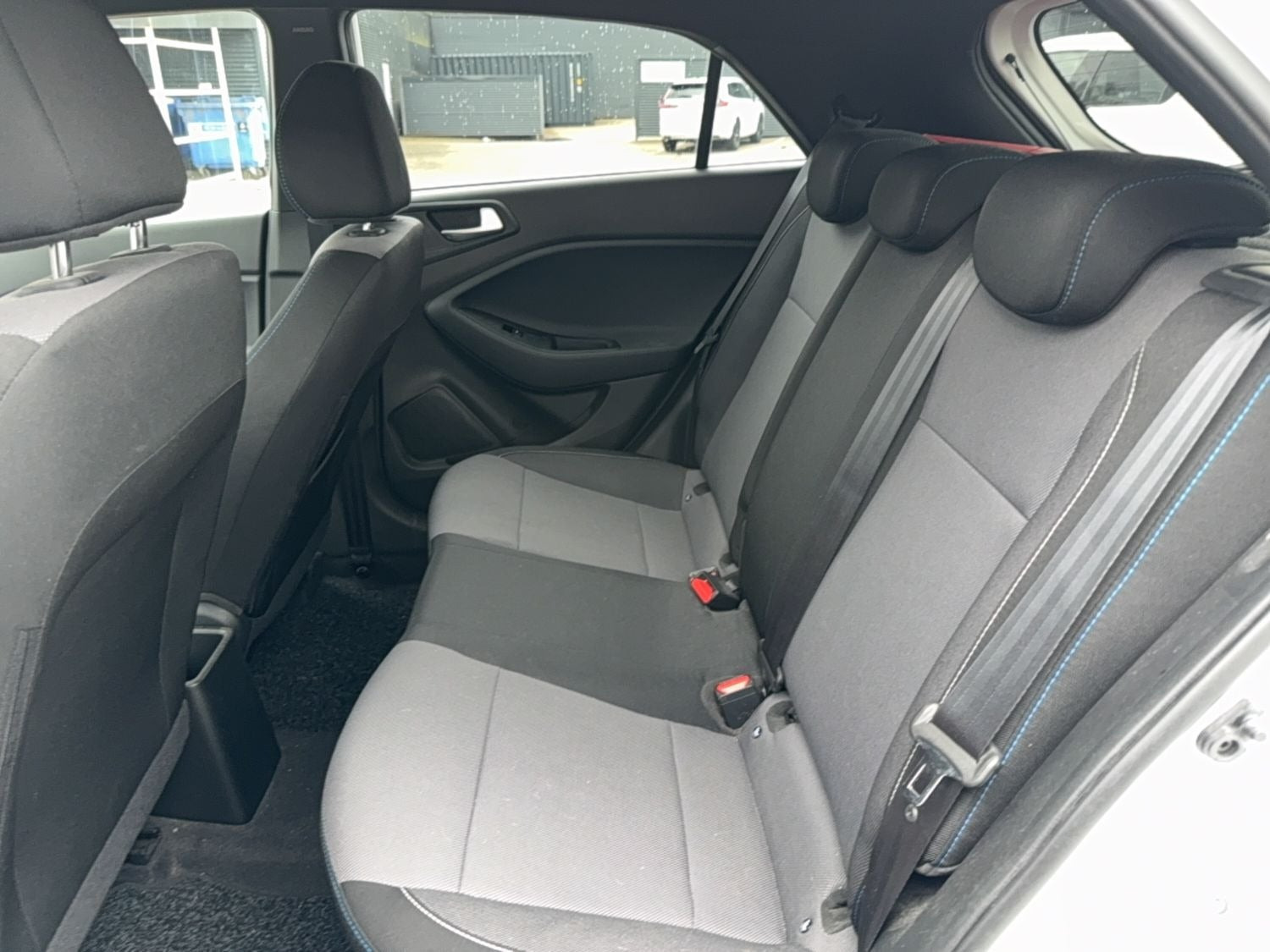 Hvid Hyundai i20 fra 2016