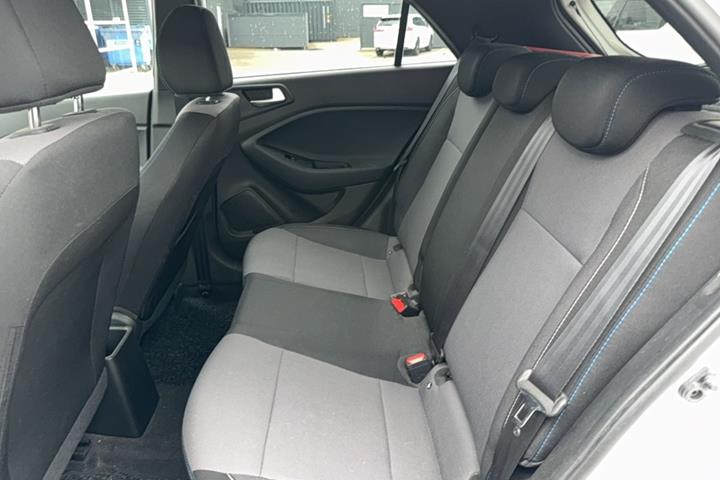 Hvid Hyundai i20 fra 2016