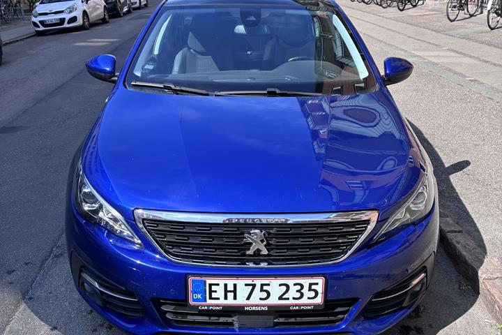 Blå Peugeot 308 fra 2020