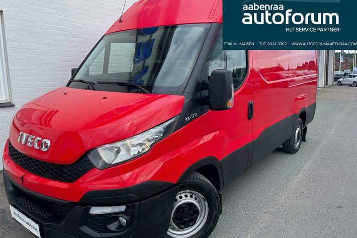 Rød Iveco Daily fra 2016