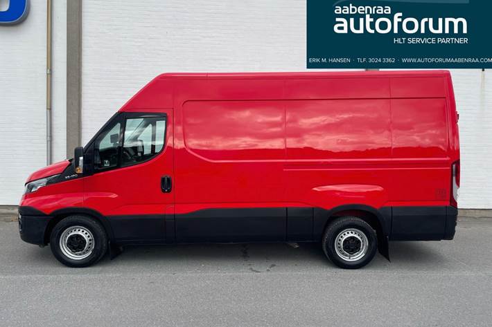 Rød Iveco Daily fra 2016