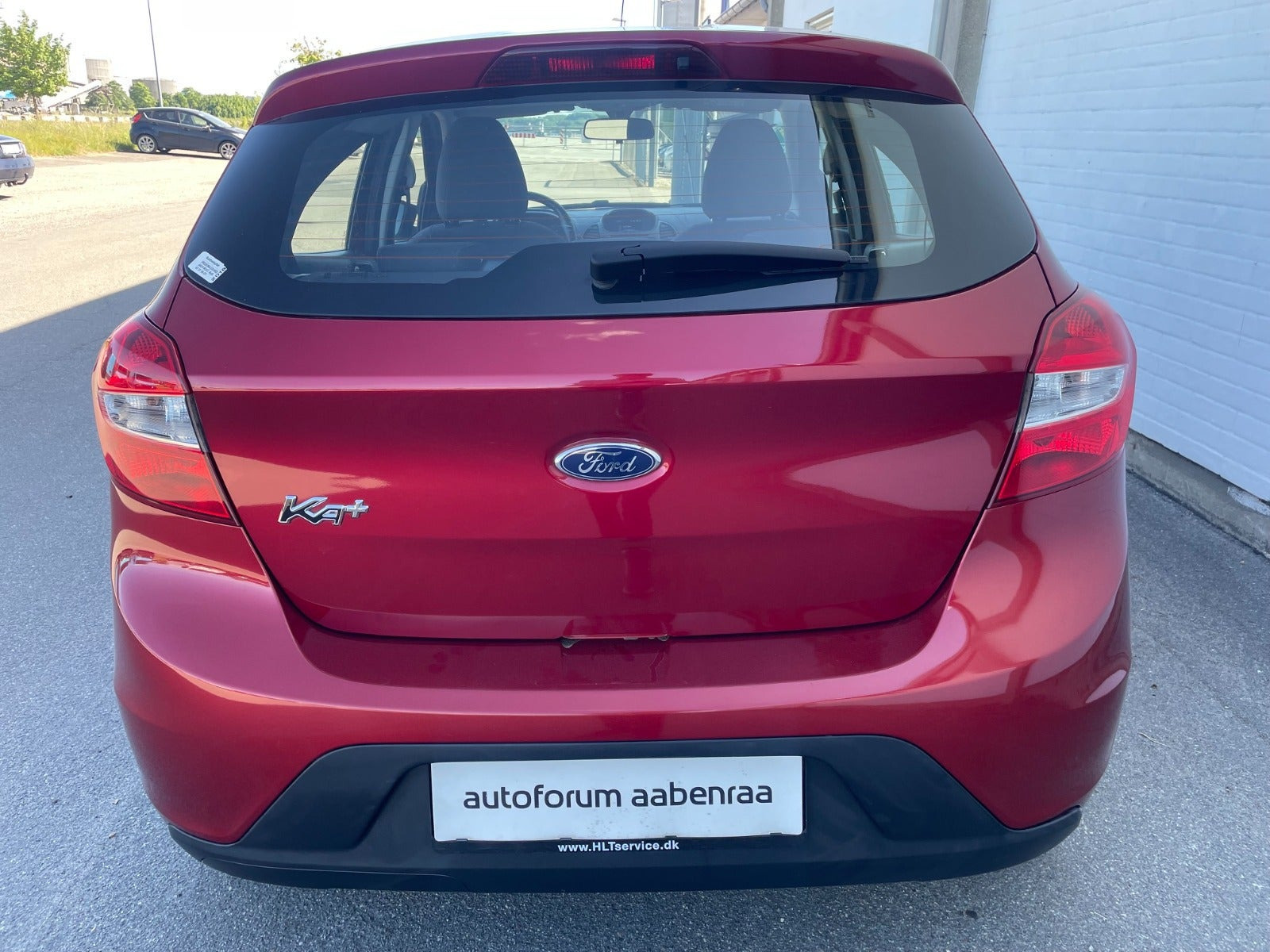 Rød Ford Ka+ fra 2016