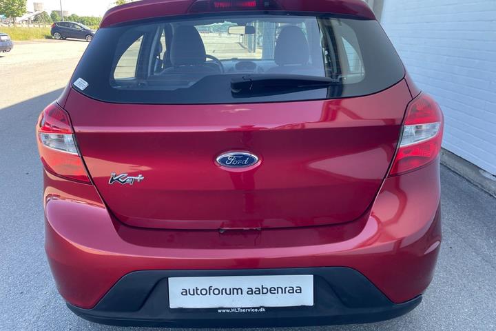 Rød Ford Ka+ fra 2016