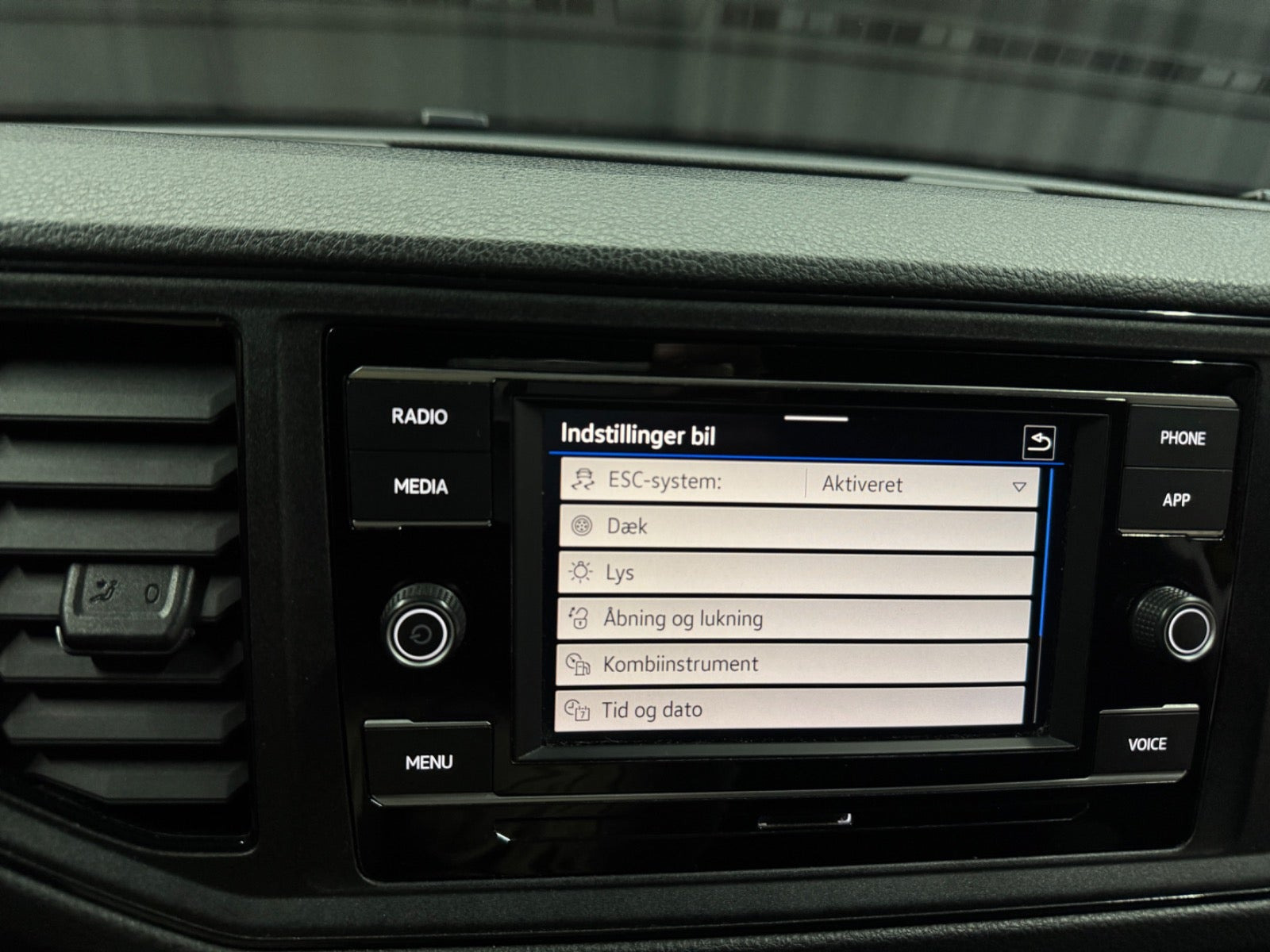 Gul VW Crafter 30 fra 2024