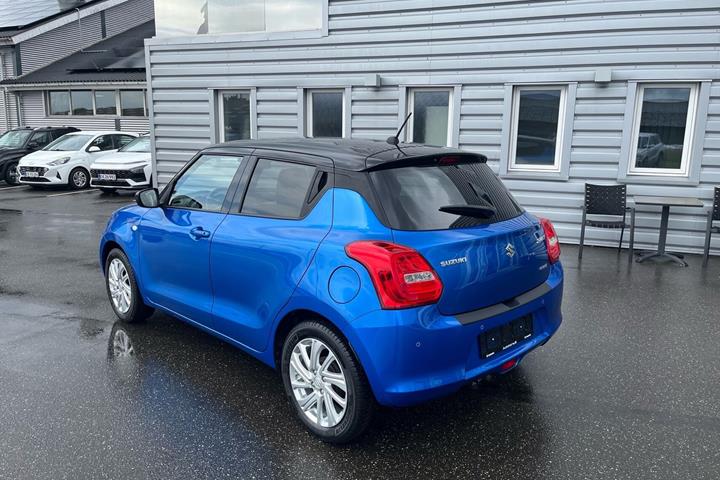Blå Suzuki Swift fra 2022