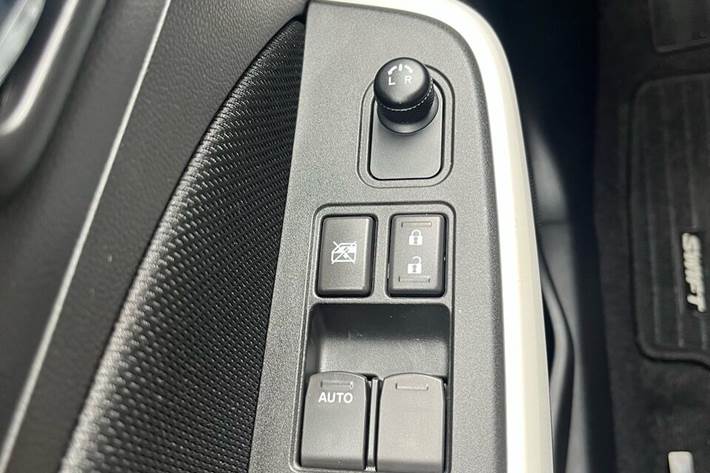 Blå Suzuki Swift fra 2022