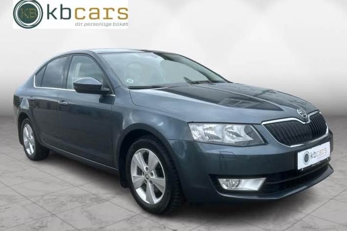 Grå Skoda Octavia fra 2015