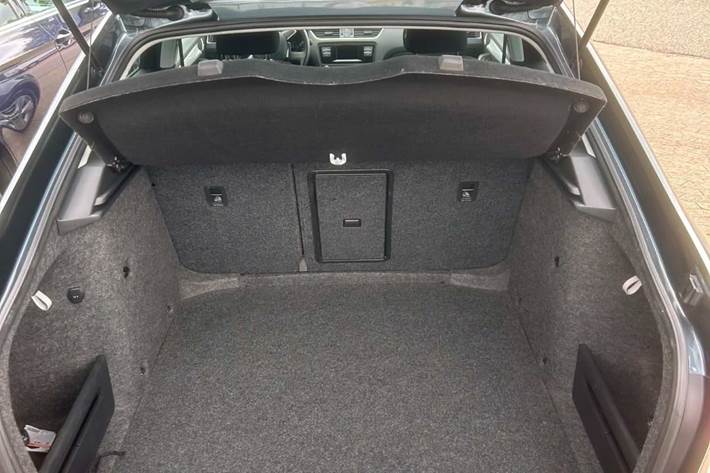 Grå Skoda Octavia fra 2015