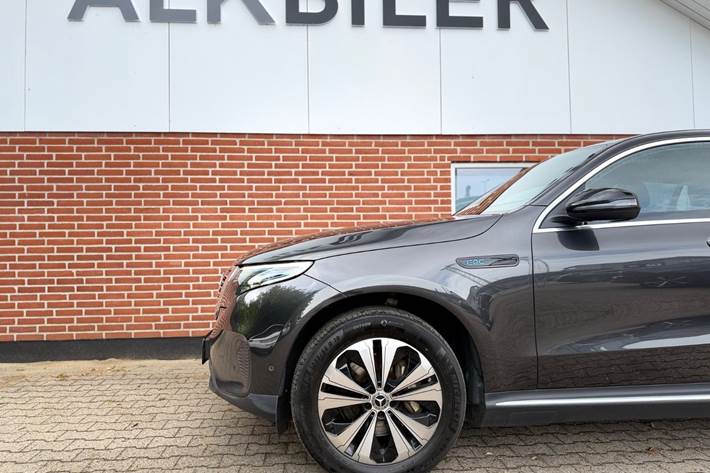 Grå Mercedes EQC400 fra 2023
