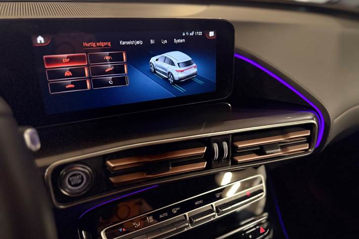 Grå Mercedes EQC400 fra 2023