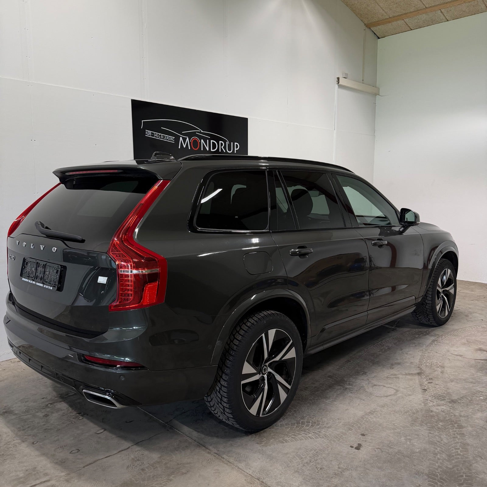 Grå Volvo XC90 fra 2021