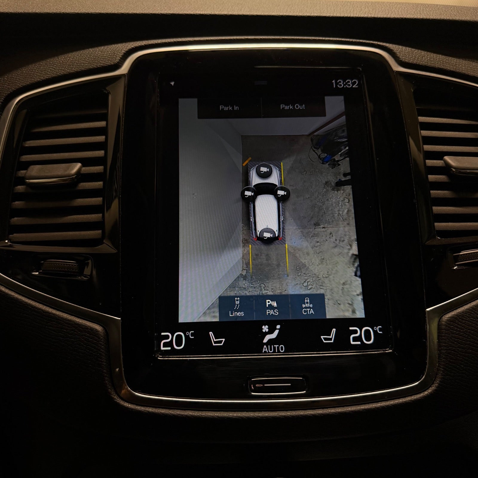 Grå Volvo XC90 fra 2021