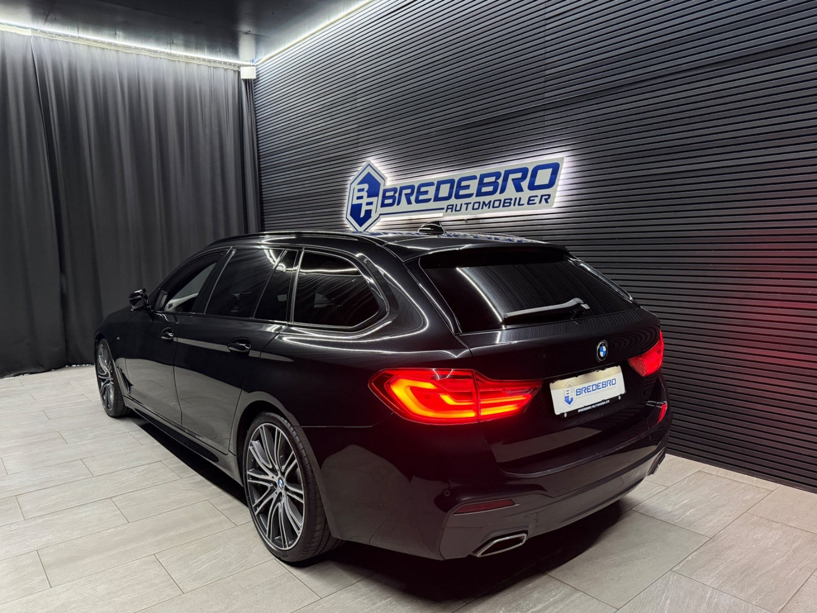 Sort BMW 540d fra 2018
