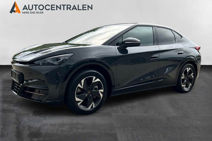 Grå Cupra Tavascan fra 2024 set udefra