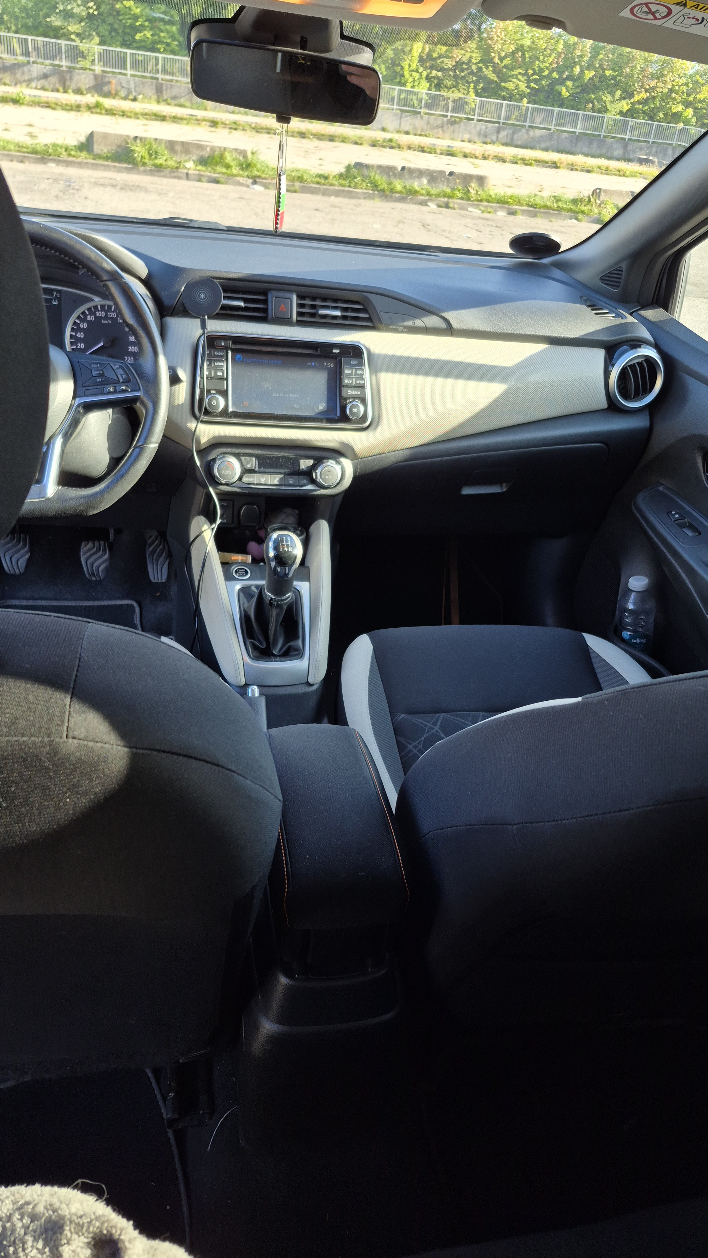 Grå Nissan Micra fra 2018