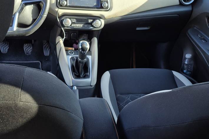 Grå Nissan Micra fra 2018