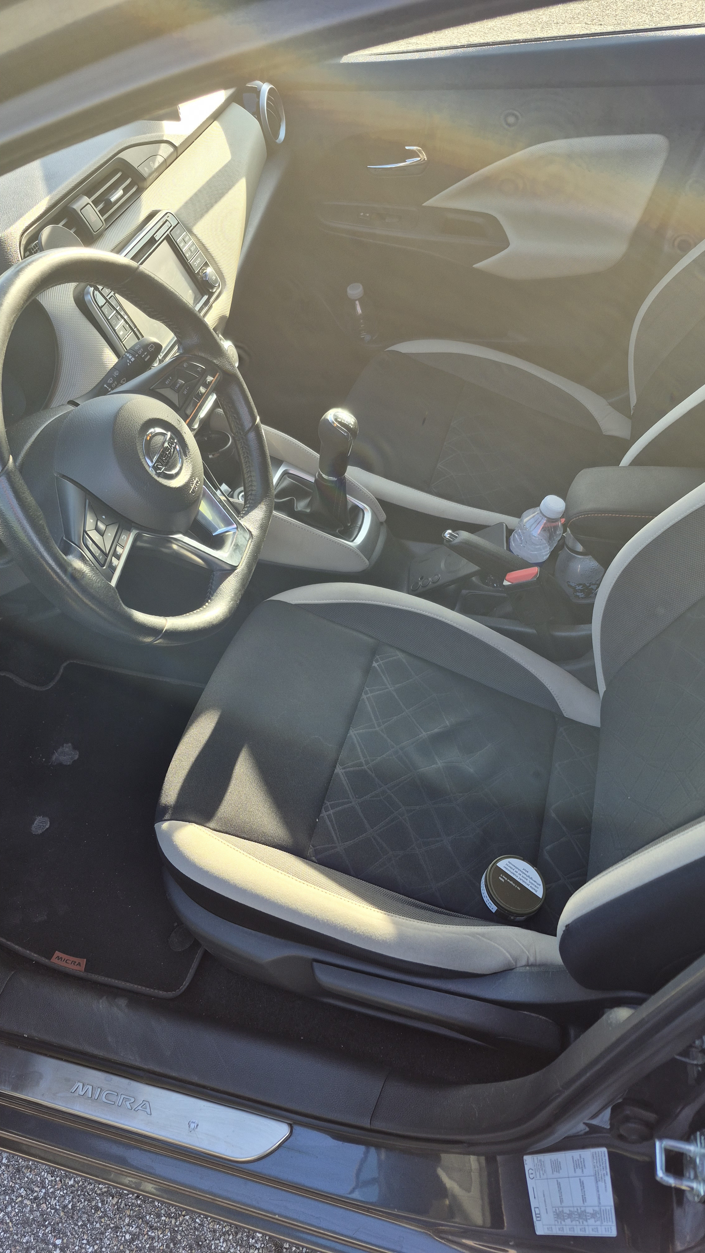 Grå Nissan Micra fra 2018