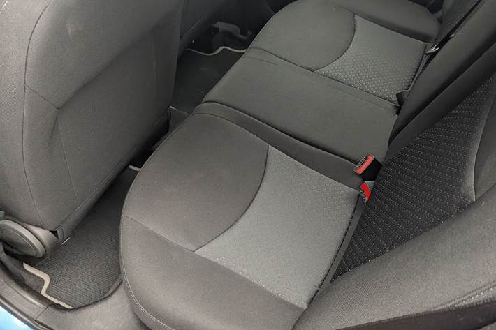 Blå Opel Karl fra 2015