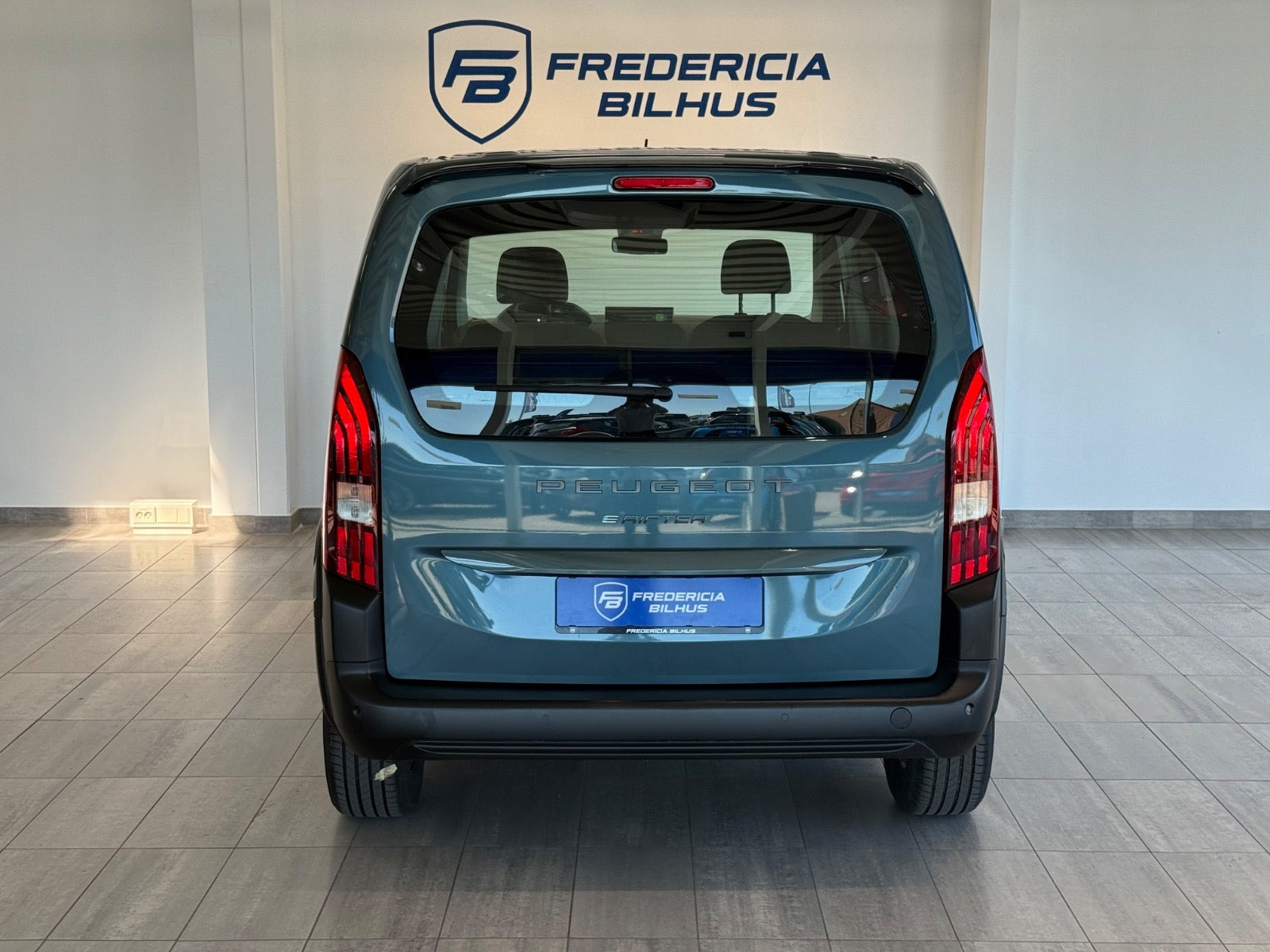 Blå Peugeot e-Rifter fra 2025