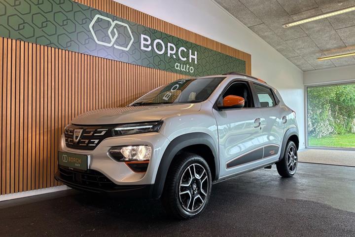 Sølv Dacia Spring fra 2022 set udefra