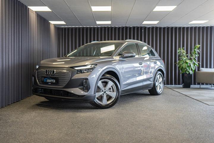 Grå Audi Q4 e-tron fra 2024