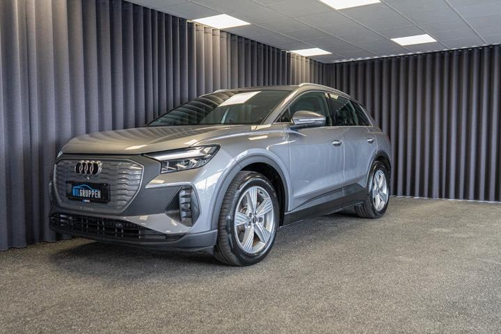 Grå Audi Q4 e-tron fra 2024