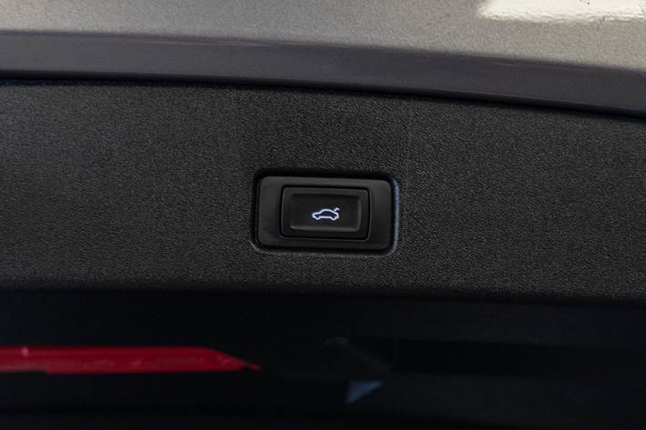 Grå Audi Q4 e-tron fra 2024