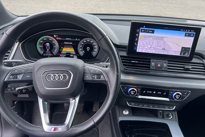 Grå Audi Q5 fra 2022