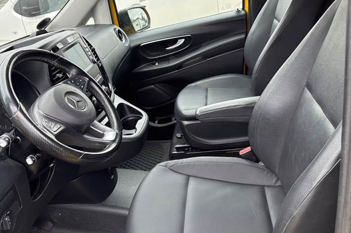 Gul Mercedes Vito 114 fra 2021