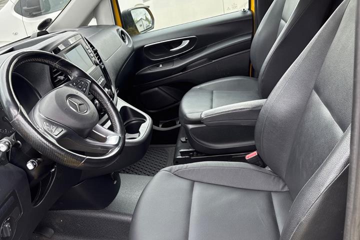 Gul Mercedes Vito 114 fra 2021