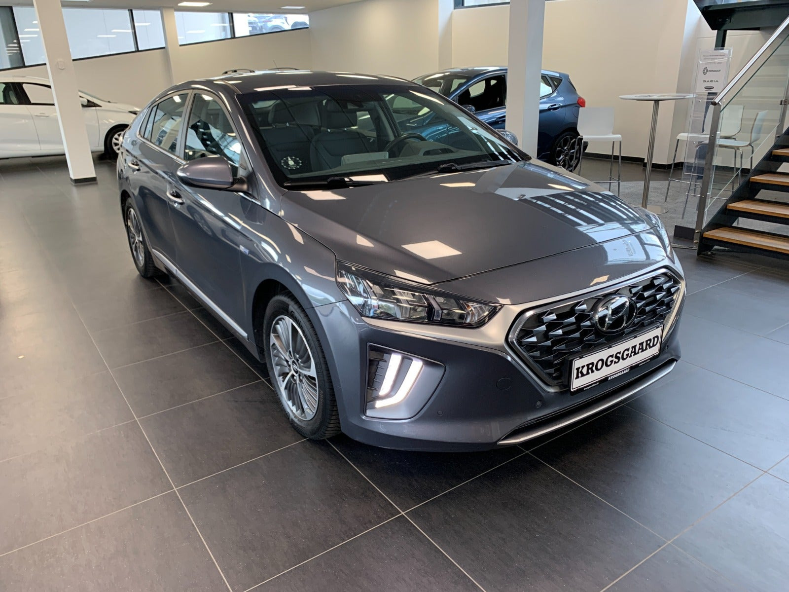 Grå Hyundai Ioniq fra 2020