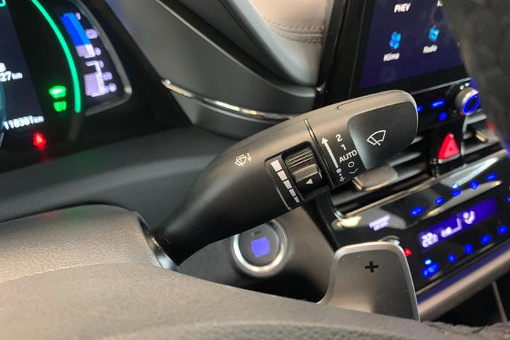 Grå Hyundai Ioniq fra 2020