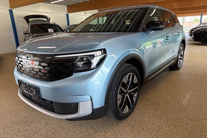 Blå Ford Explorer fra 2024 set udefra