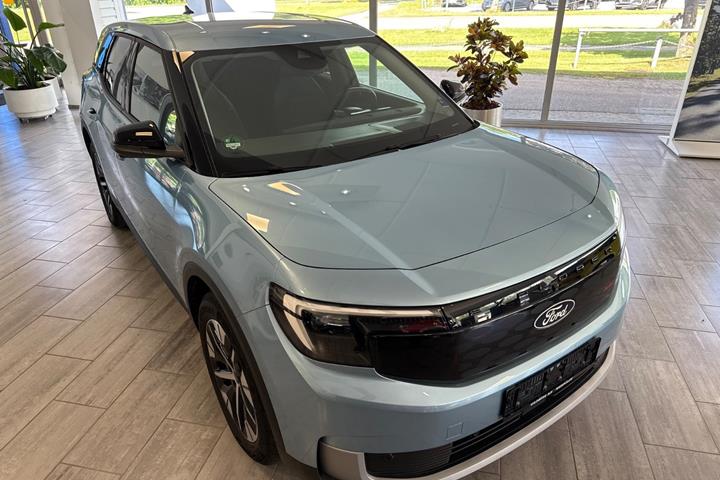 Blå Ford Explorer fra 2025