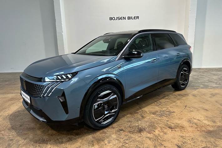 Blå Peugeot e-5008 fra 2025 set udefra