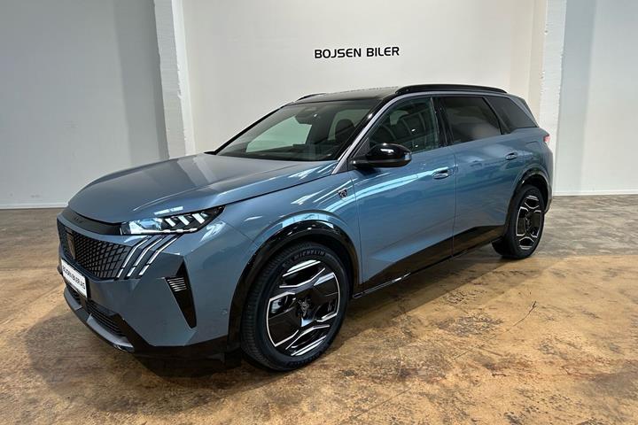 Blå Peugeot e-5008 fra 2025 set udefra
