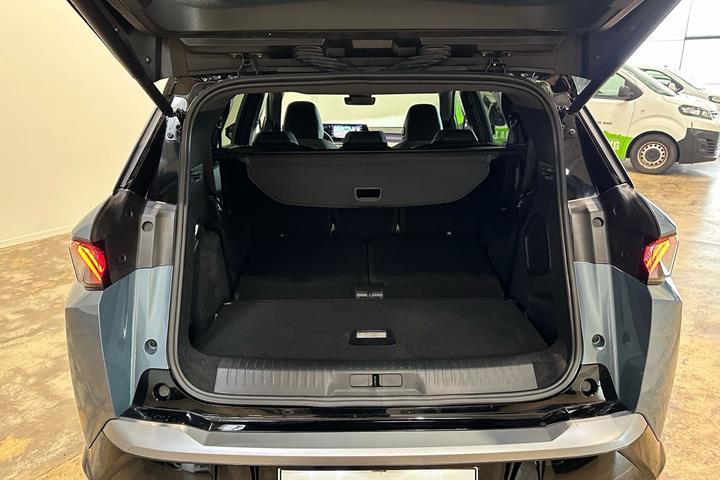 Blå Peugeot e-5008 fra 2025