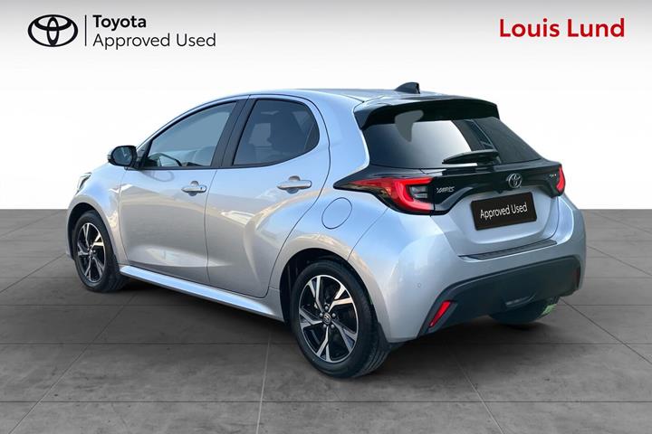 Sølv Toyota Yaris fra 2025