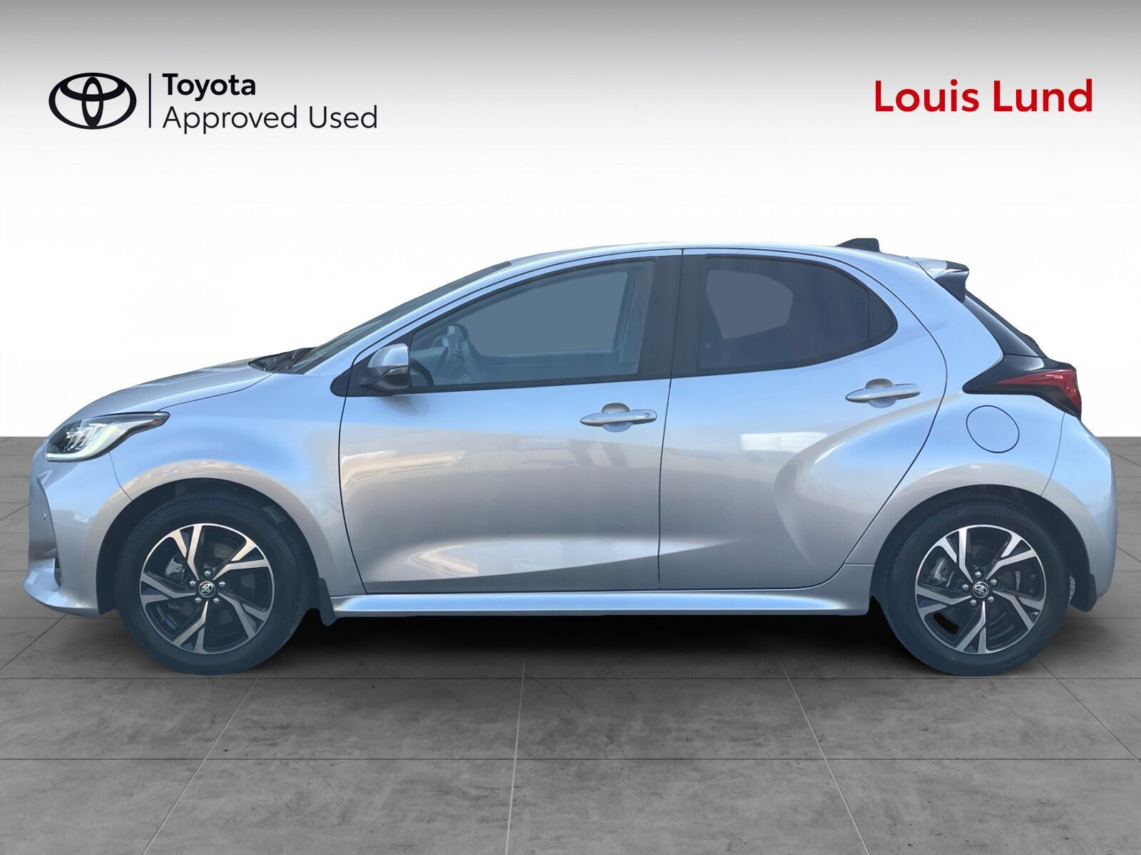 Sølv Toyota Yaris fra 2025