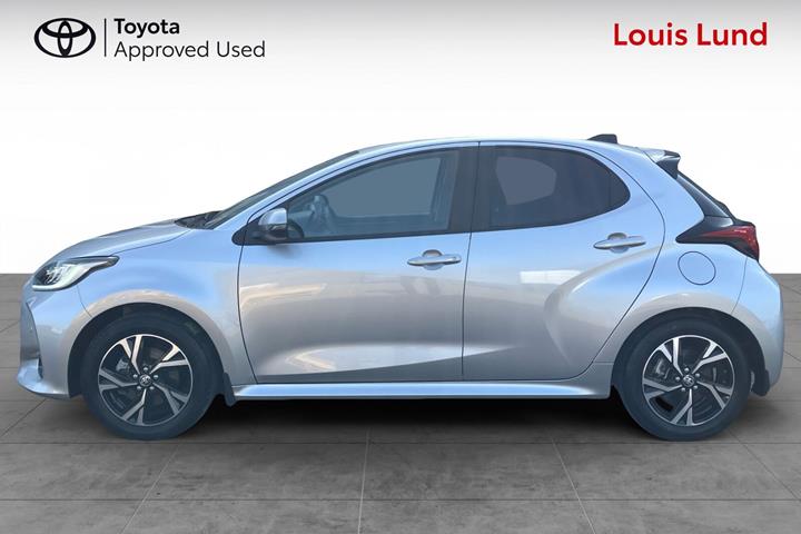 Sølv Toyota Yaris fra 2025